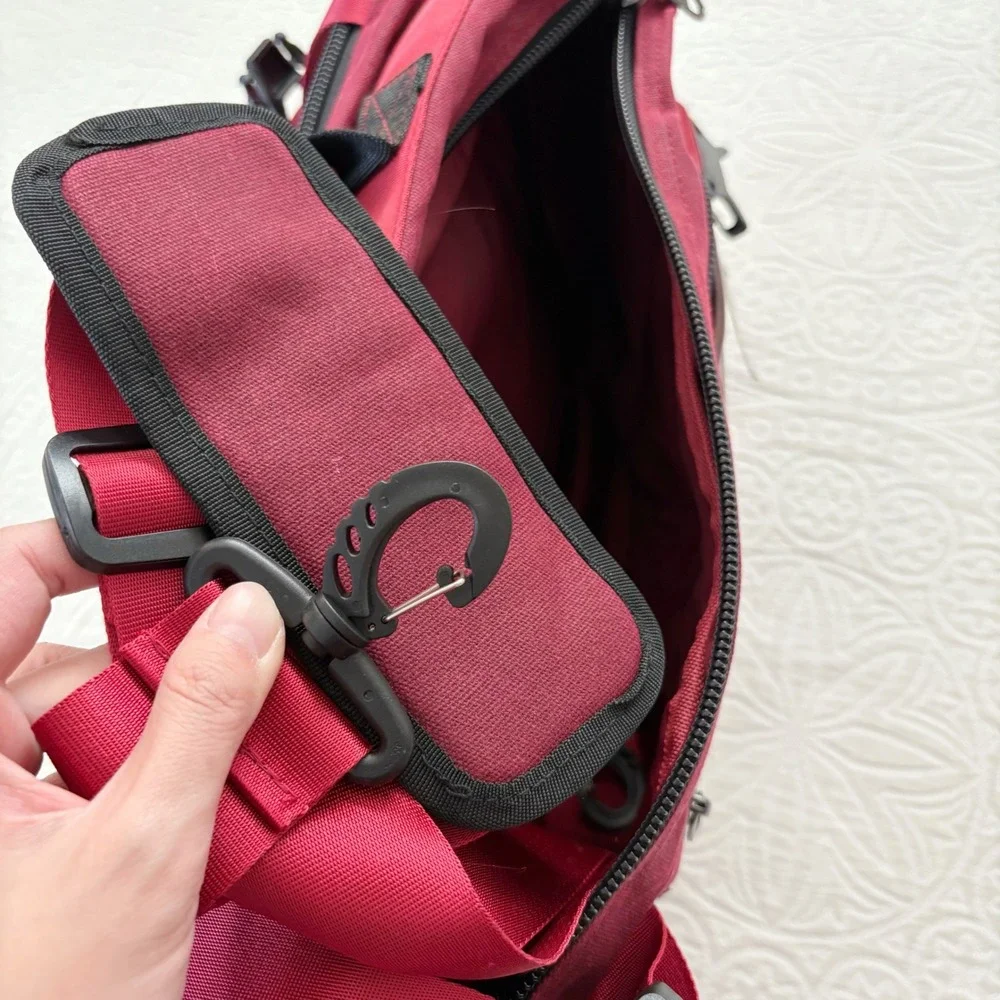 SOVRN REPUBLIC 30L Drifter 2.0‎ Convertible Duffle / Backpack, Burgundy